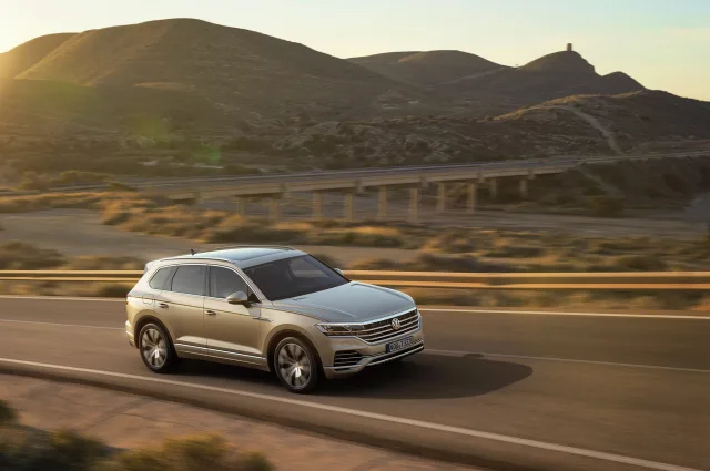 Volkswagen Touareg (Фольксваген Туарег) кроссовер — 14