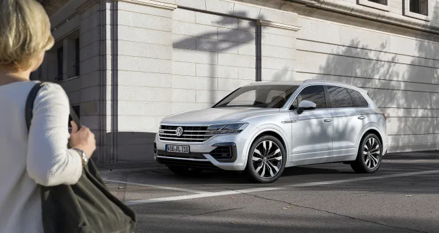 Volkswagen Touareg (Фольксваген Туарег) кроссовер — 17