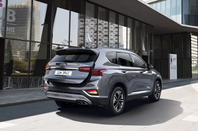 Hyundai Santa Fe 2018 crossover — 17