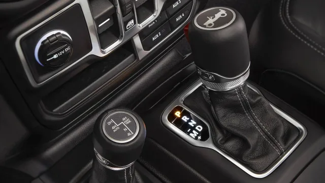 Jeep Wrangler 2.8D AT Sahara — 16