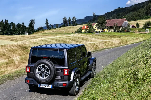 Jeep Wrangler Unlimited (Джип Вранглер Анлимитед) внедорожник — 25