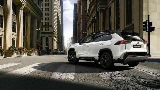 Toyota RAV4 crossover — 4