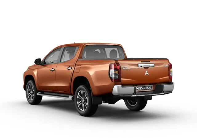 Mitsubishi L200 2.4D MT Intense — 6