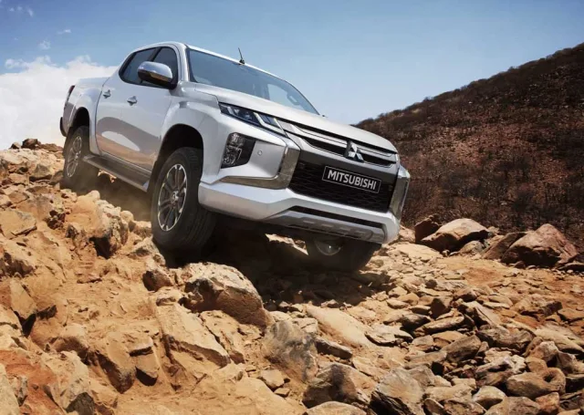 Mitsubishi L200 2.4D MT Intense — 7