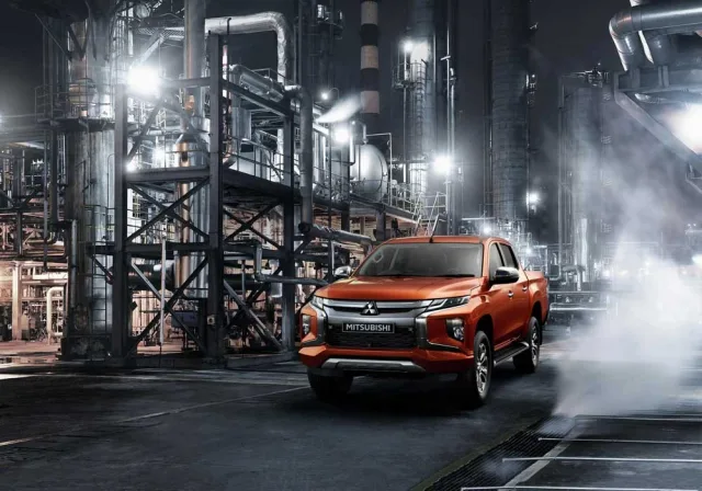 Mitsubishi L200 2.4D MT Intense — 8