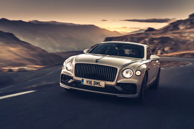Bentley Flying Spur (Бентли Флаинг Спур) седан — 7