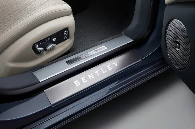 Bentley Flying Spur (Бентли Флаинг Спур) седан — 11