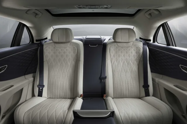 Bentley Flying Spur (Бентли Флаинг Спур) седан — 13