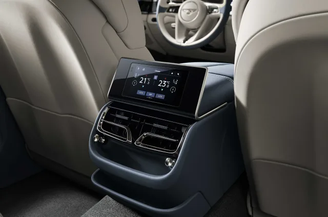 Bentley Flying Spur (Бентли Флаинг Спур) седан — 15