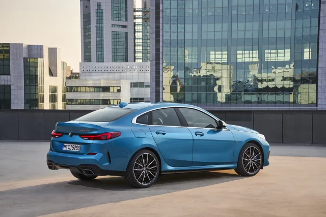BMW 2.0D MT 218d Gran Coupe — 18