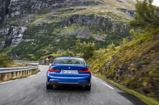 BMW 3 Series седан — 10