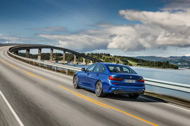 BMW 3 Series седан — 11