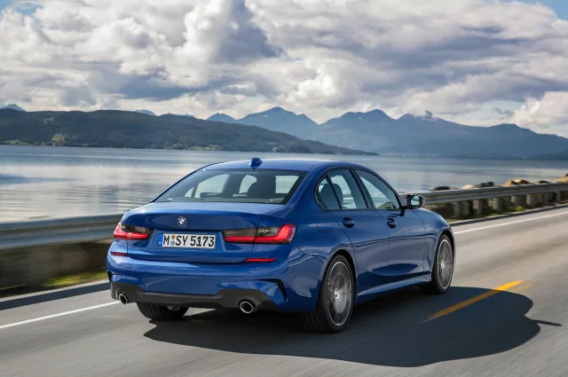 BMW 3 Series седан — 12