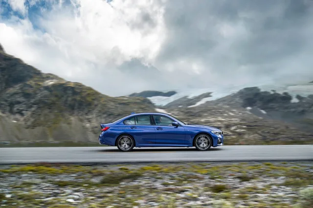 BMW 3 Series седан — 15