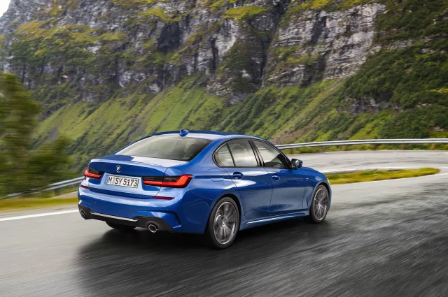 BMW 3 Series седан — 17