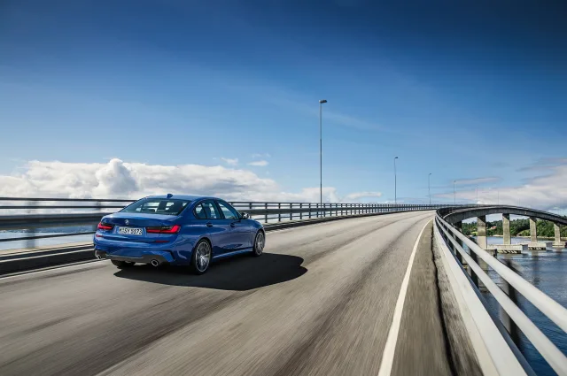 BMW 3 Series седан — 19