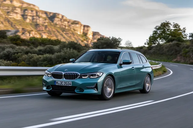 BMW 2.0D AT 320d xDrive Touring — 3