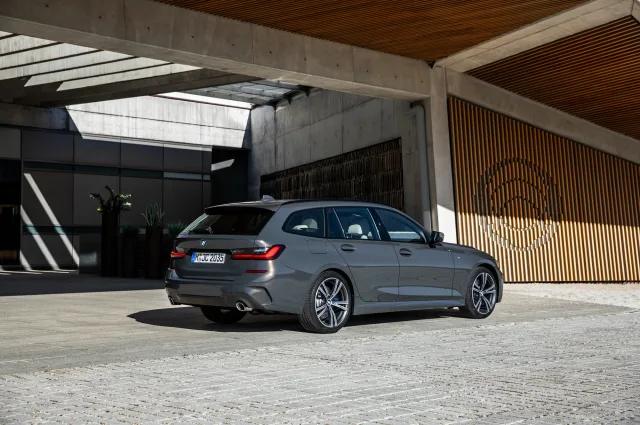 BMW 2.0D AT 320d xDrive Touring — 5