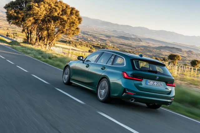 BMW 2.0D AT 320d xDrive Touring — 6
