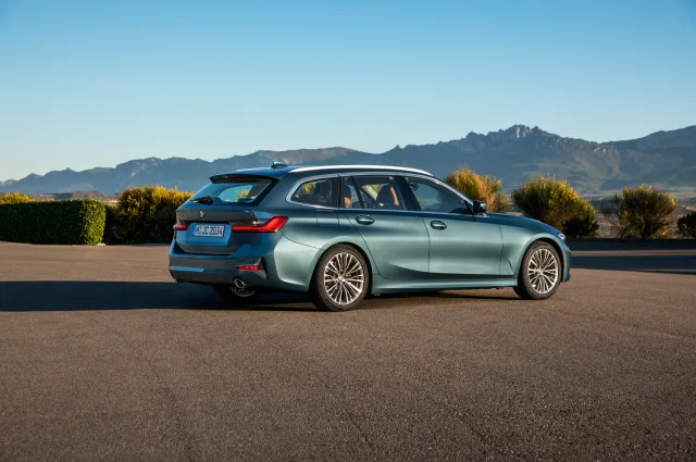 BMW 2.0D AT 320d xDrive Touring — 9