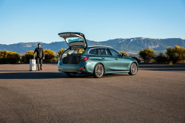 BMW 2.0D AT 320d xDrive Touring — 10