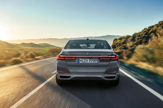 BMW 7 Series седан — 5