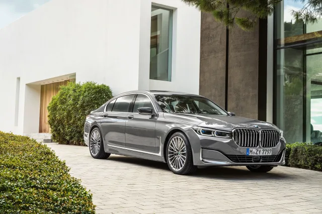 BMW 7 Series седан — 6