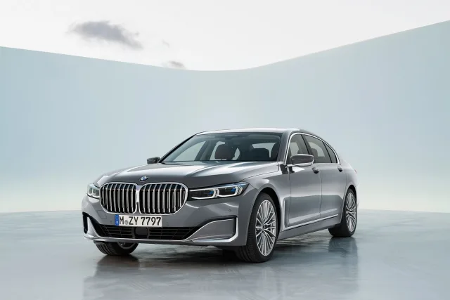 BMW 7 Series седан — 7
