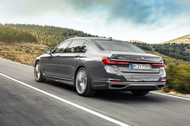 BMW 7 Series седан — 11