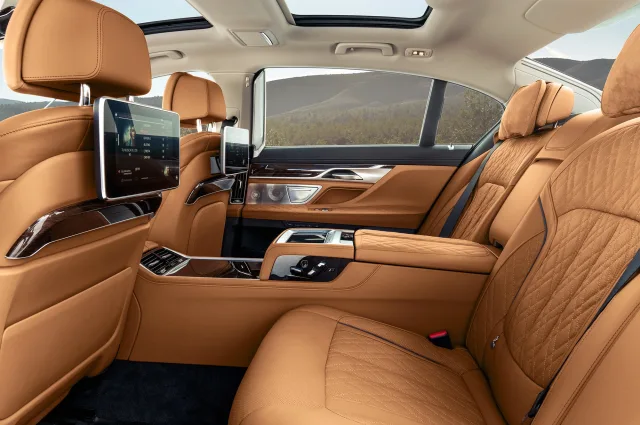 BMW 7 Series седан — 16