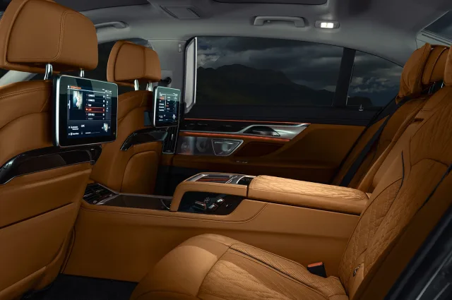BMW 7 Series седан — 21