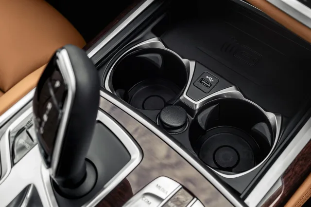 BMW 7 Series седан — 23