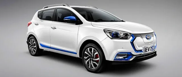 JAC IEV7S crossover — 2