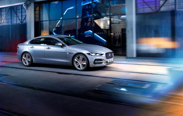 Jaguar XE sedan — 10