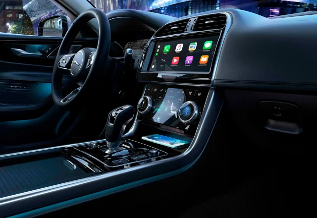 Jaguar XE sedan — 21