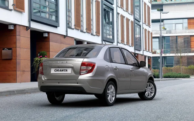 Lada Granta седан — 6