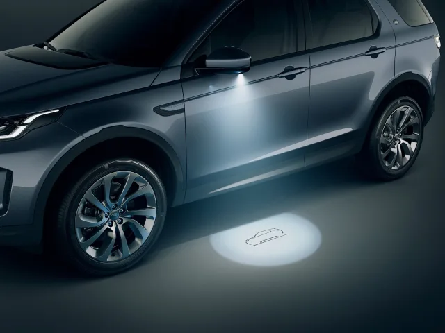 Land Rover Discovery Sport crossover — 3