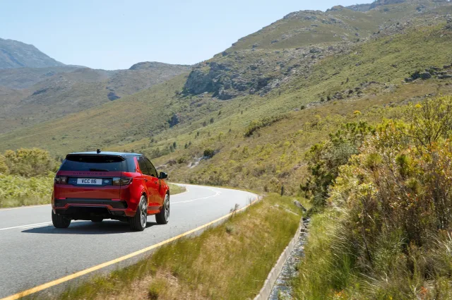 Land Rover Discovery Sport crossover — 4