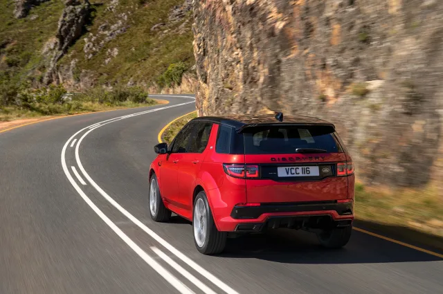 Land Rover Discovery Sport crossover — 7