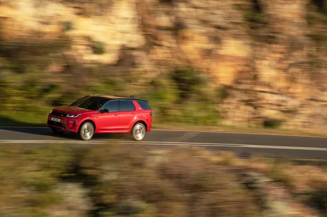 Land Rover Discovery Sport crossover — 9