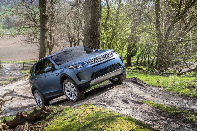 Land Rover Discovery Sport crossover — 13