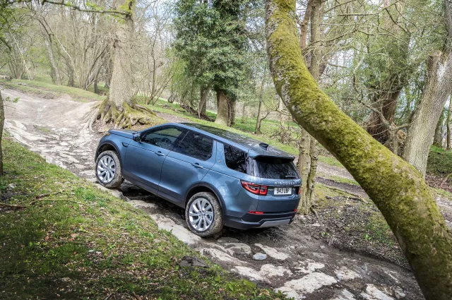 Land Rover Discovery Sport crossover — 14