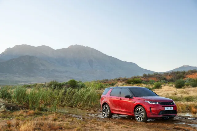 Land Rover Discovery Sport crossover — 23