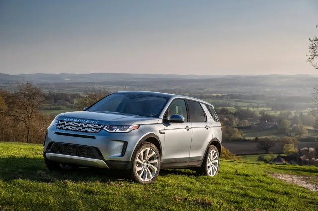 Land Rover Discovery Sport crossover — 25