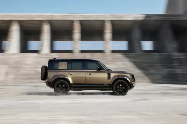 Land Rover Defender 110 позашляховик — 2