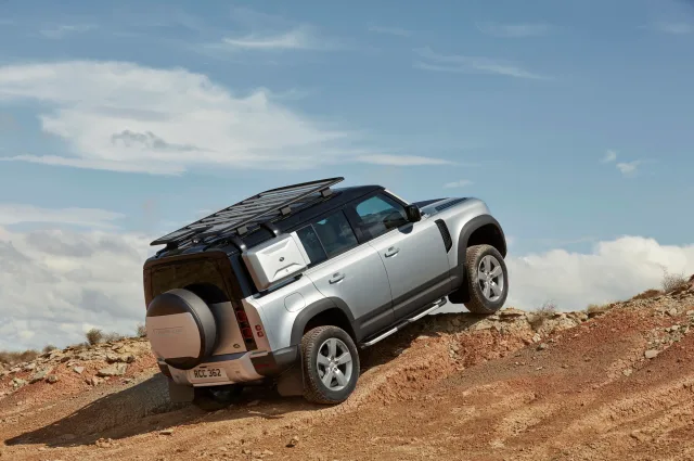 Land Rover Defender 110 позашляховик — 16