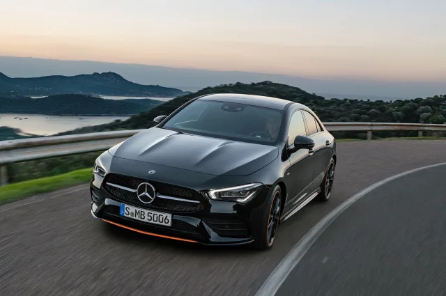 Mercedes-Benz CLA 220d 2.0D AT — 4