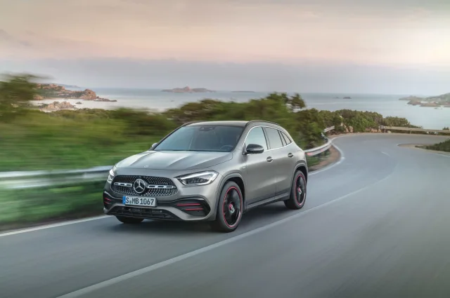 Mercedes-Benz GLA 220d 2.0D AT — 2