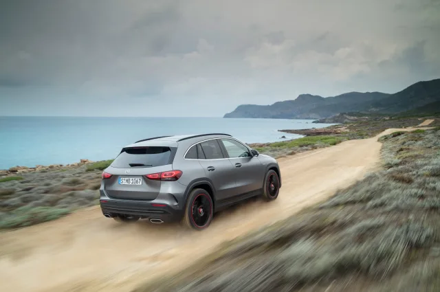 Mercedes-Benz GLA 220d 2.0D AT — 6