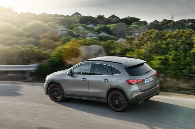 Mercedes-Benz GLA 220d 2.0D AT — 7